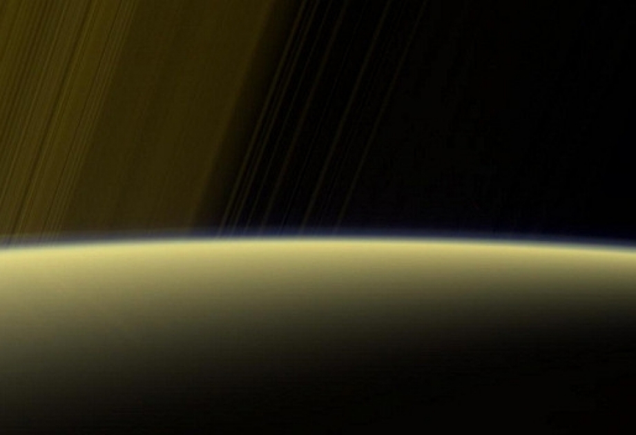 NASA показало, как выглядит рассвет на Сатурне