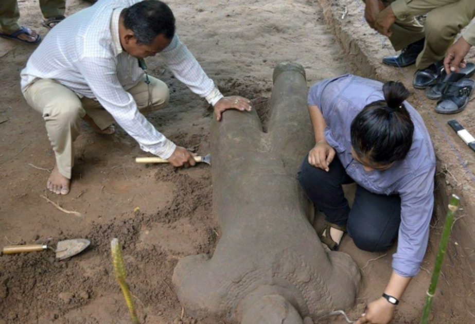 In Kambodscha graben Forscher eine acht bis neun Jahrhunderte alte Figur aus