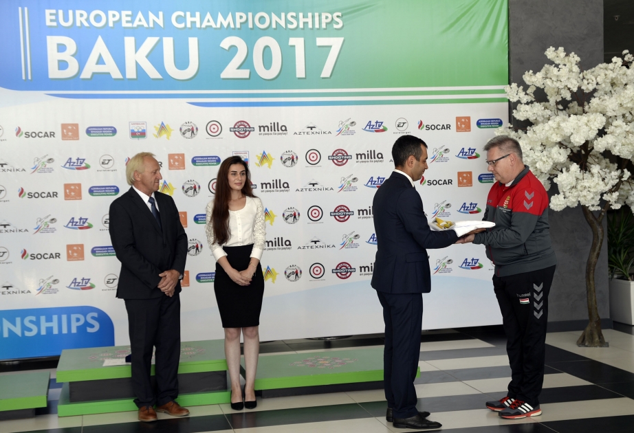 Avropa Atıcılıq Federasiyasının bayrağı Macarıstana təqdim olunub