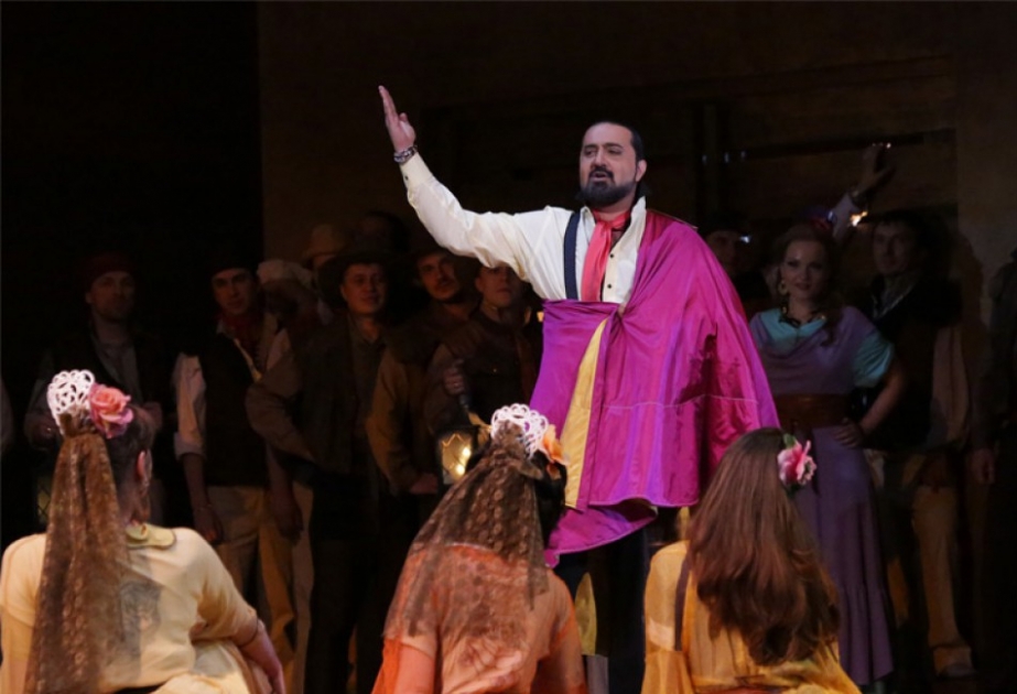 Aserbaidschanische Musikanten treten im Bolschoi-Theater auf