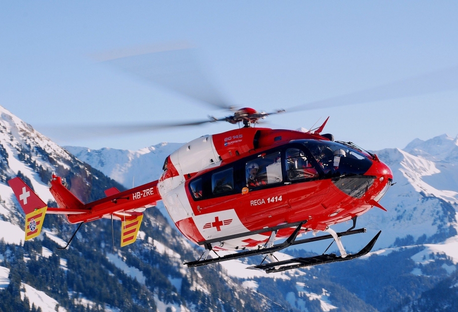 Alp dağlarında alpinisti təxliyə etməyə çalışan helikopter qəzaya uğrayıb VİDEO