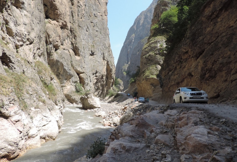 Guba-Khinalig Reiseroute ist eine der beliebtesten Strecken unter Touristen