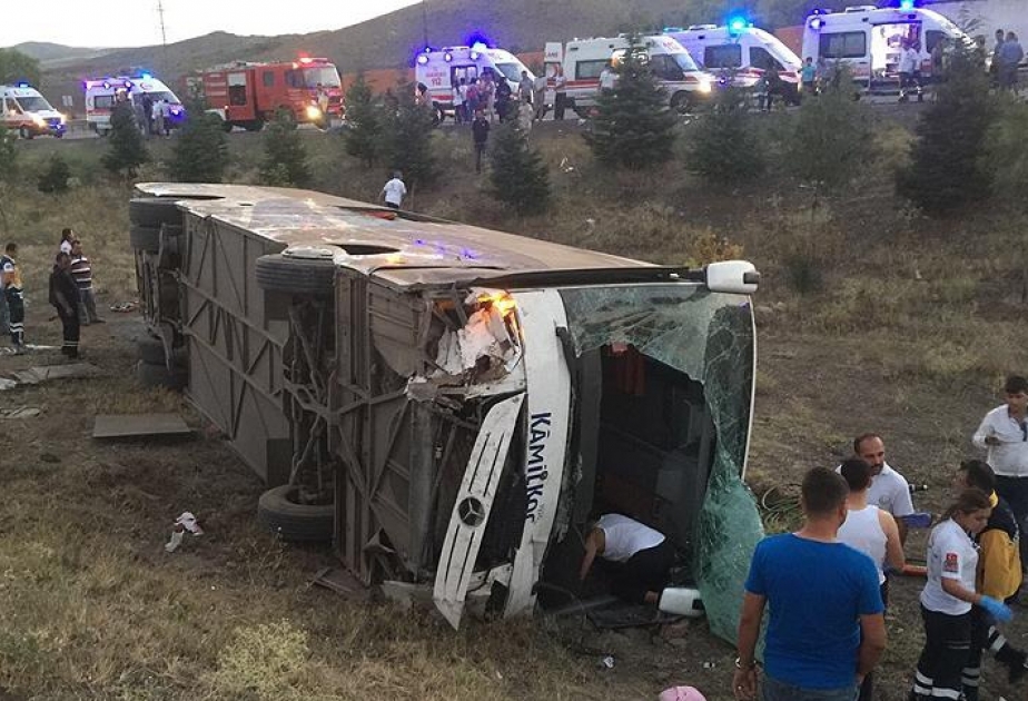 4 dead in bus crash in central Turkey