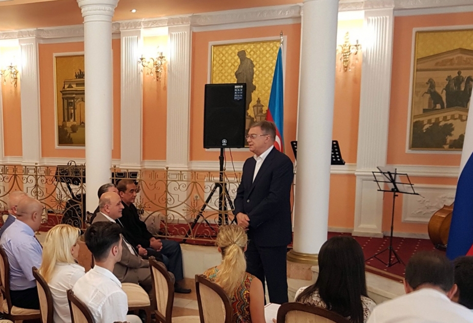 В посольстве России в Азербайджане прошла встреча с группой студентов, отправляющихся на учебу в Россию