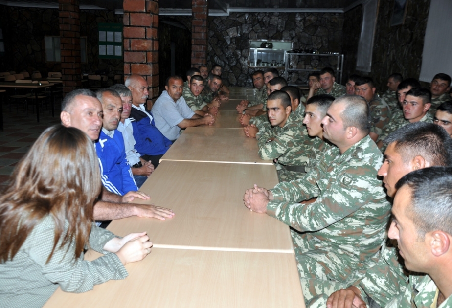 Hərbi qulluqçularla görüşlər keçirilib