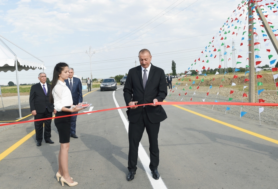 Staatspräsident Ilham Aliyev weiht in Samukh neue Autostraße ein VIDEO