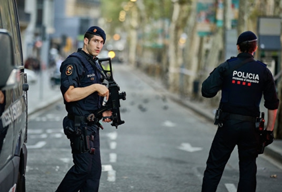 Polis Barselonada mikroavtobusu kütlənin üzərinə sürən terrorçunun məhv edildiyini təsdiqləyib
