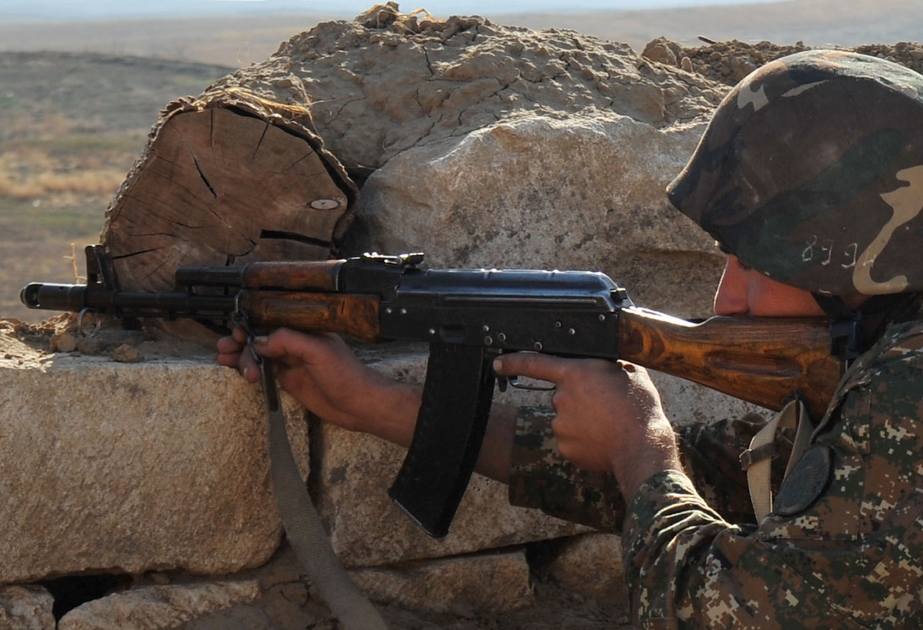 Armenien nimmt aserbaidschanische Stellungen mit Maschinengewehren unter Beschuss