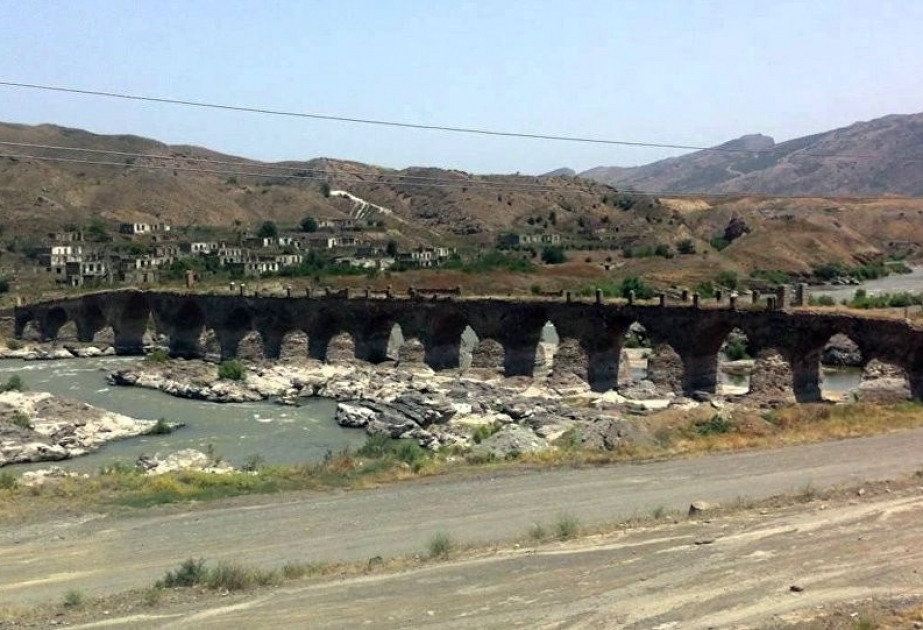 “Xan çinarı” məhv edilib...