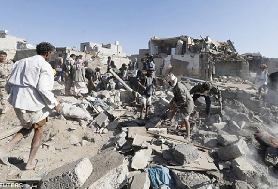 Air strike in Yemen kills at least 35 people
