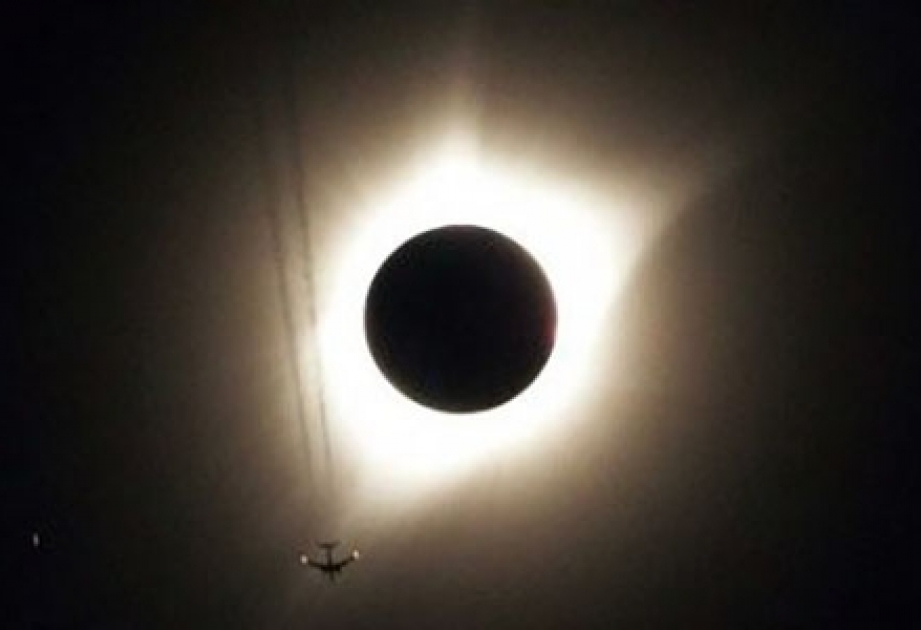 NASA показало главные моменты «великого солнечного затмения»
