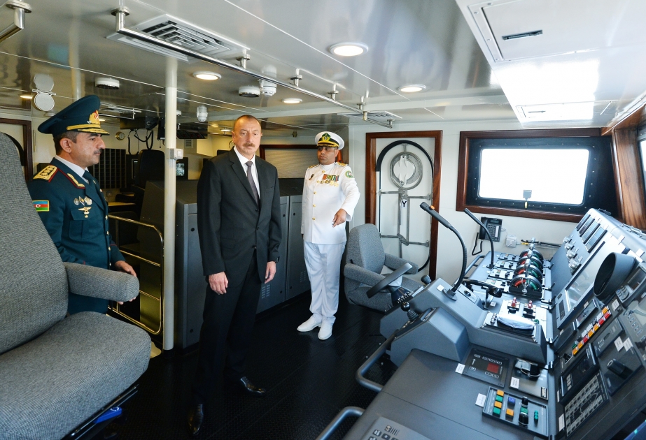 Staatspräsident Ilham Aliyev inspiziert neu gebautes Küstenwachschiff "Tufan" VIDEO