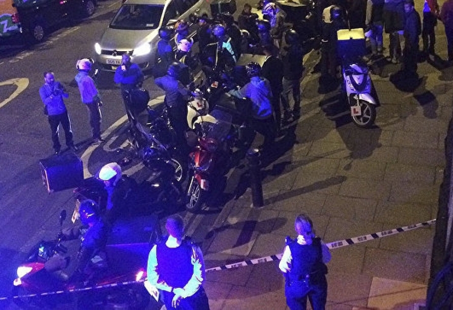 UK police hold man with knife outside Buckingham Palace