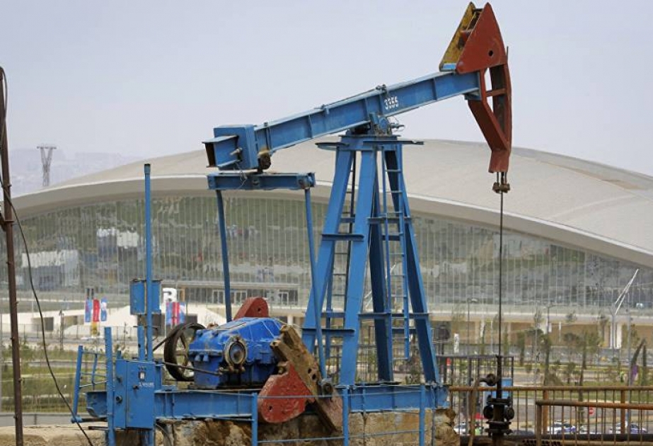 Баррель нефти марки «Азери Лайт» продается за 53,85 доллара