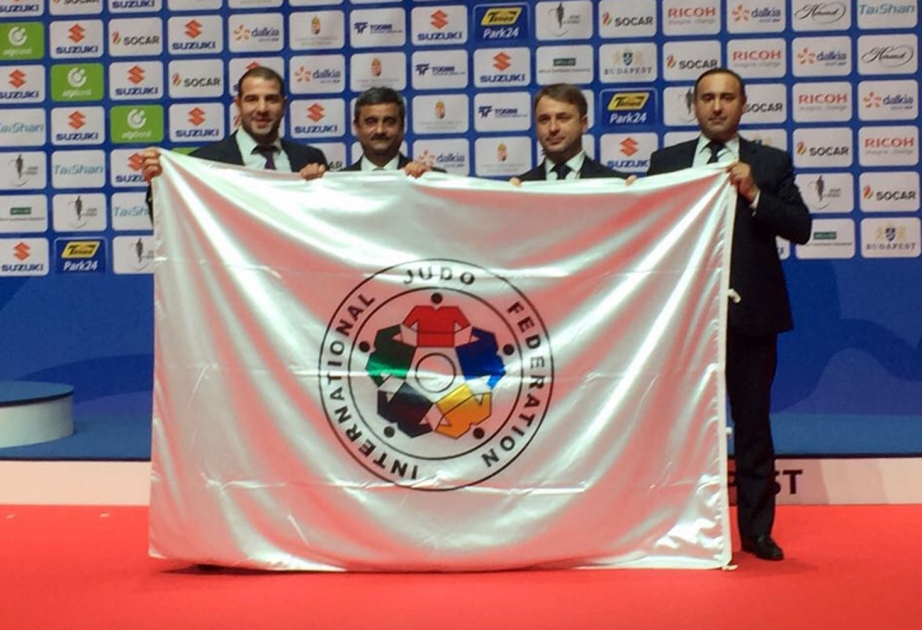 Gələn il Azərbaycanın ev sahibliyi edəcəyi cüdo üzrə dünya çempionatının bayrağı ölkəmizə təqdim olunub