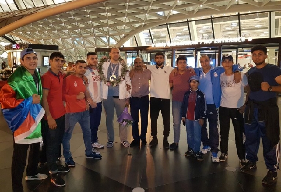 Boks üzrə dünya çempionatında uğur qazanan Azərbaycan yığması Vətənə qayıdıb