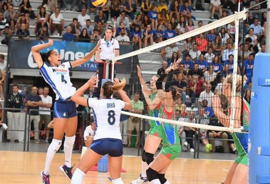 Qadın voleybolçulardan ibarət Azərbaycan yığması İtaliya millisi ilə qarşılaşıb