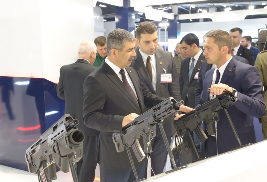 Azərbaycanın müdafiə naziri “MSPO - 2017” sərgisində iştirak edir