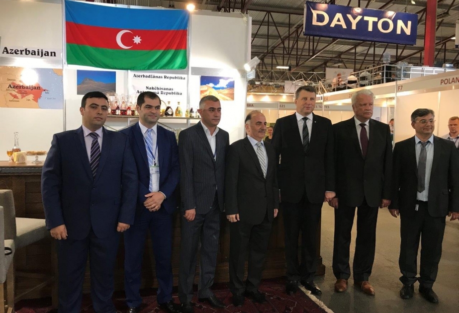 Президент Латвии ознакомился с павильоном Азербайджана на международной выставке продовольствия