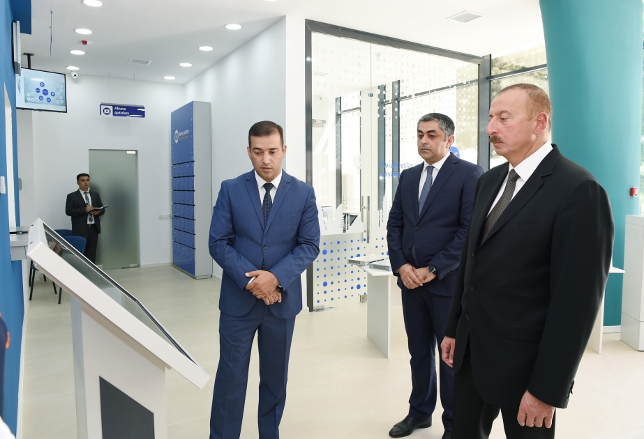 Staatspräsident Ilham Aliyev inspiziert neu rekonstruiertes administratives und technologisches Gebäude von Jalilabad Telekommunikationsnetzwerk