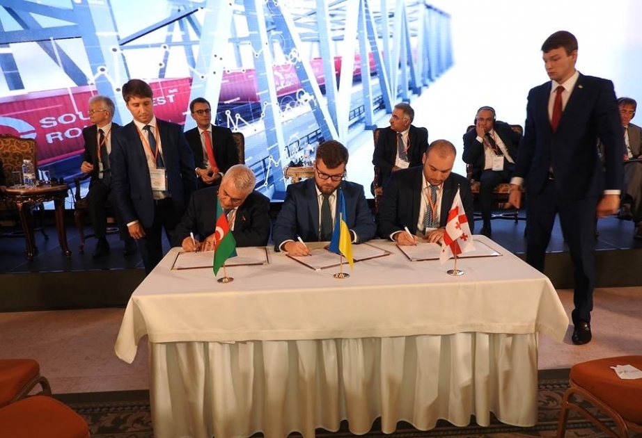توقيع اتفاقية على نقل الشحن العابر بين أذربيجان وجورجيا وأوكرانيا