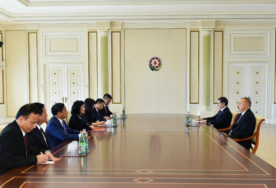 President Ilham Aliyev received delegation led by Secretary of Communist Party of Vietnam Central Committee VIDEO