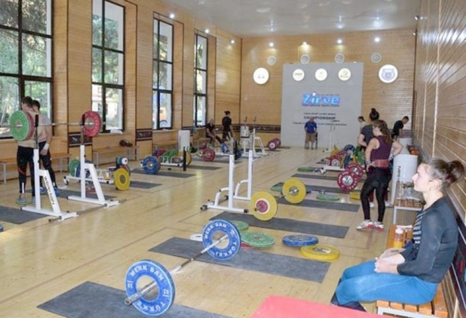 Azerbaijani female weightlifters embark on training camp in Moldova