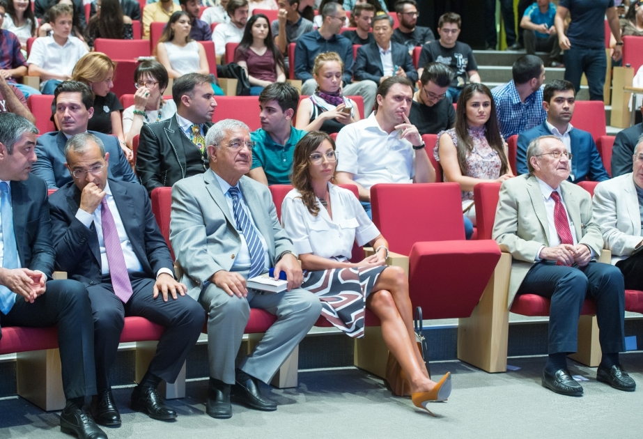 American businessman gives lecture at ADA University