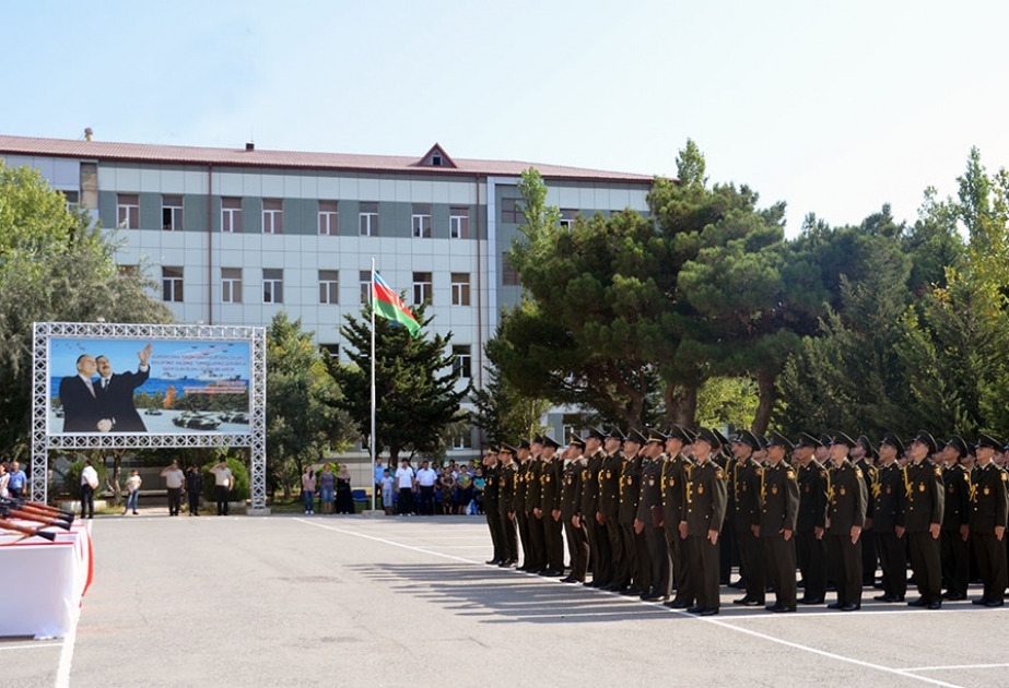 Müdafiə Nazirliyinin xüsusi təyinatlı təhsil müəssisələrində andiçmə mərasimləri keçirilib