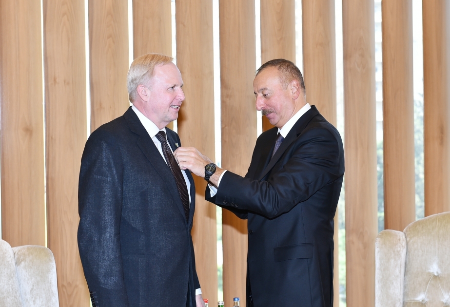 伊利哈姆·阿利耶夫总统会见英国石油公司首席执行官