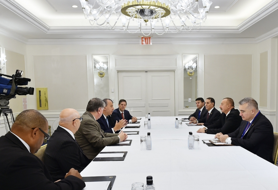 Entretien du président azerbaïdjanais avec le président du Fondation américaine pour la compréhension ethnique et un certain nombre de chefs religieux VIDEO