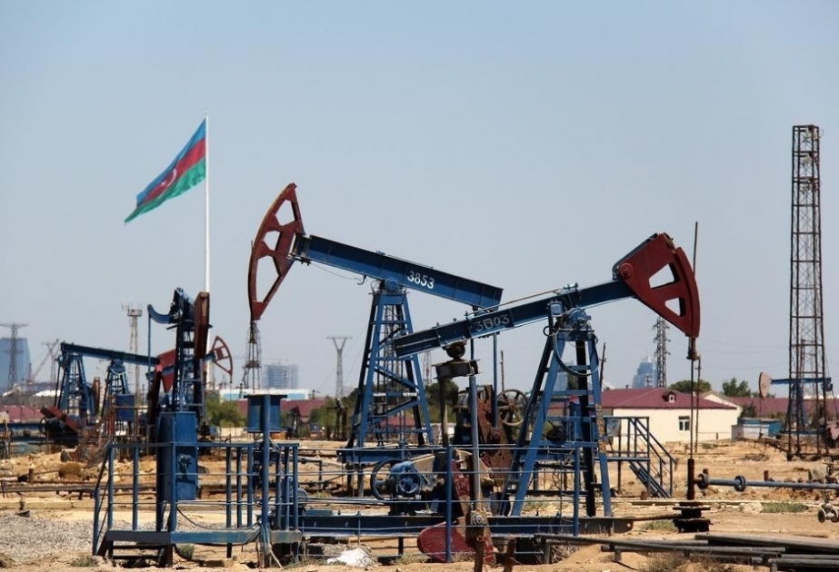 Azeri Light oil price falls on world markets