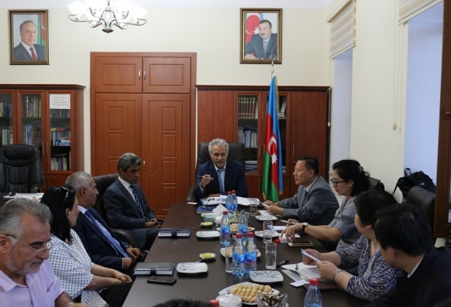 Diskussionen über Konferenz zu Aserbaidschan-China Beziehungen

