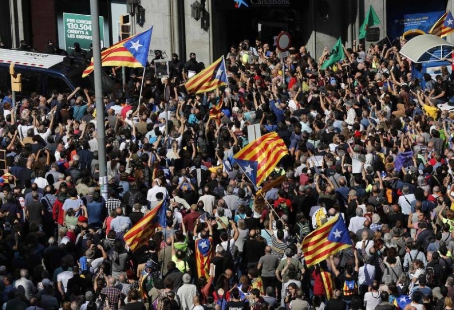 İspaniya polisi Kataloniyada referendum hazırlığına görə kütləvi həbslərə başlayıb