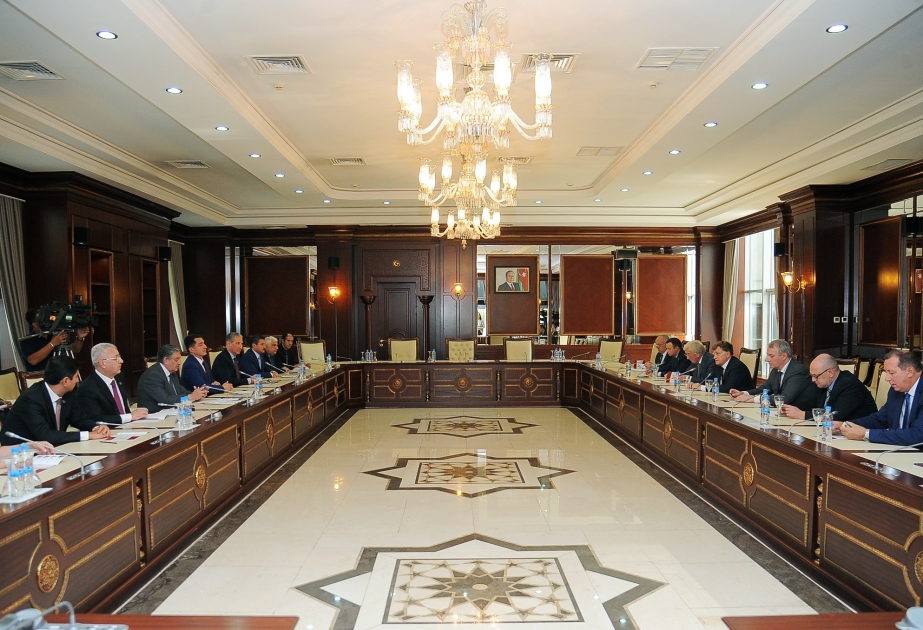 La délégation de l’Assemblée législative de Saint-Pétersbourg visite le Milli Medjlis