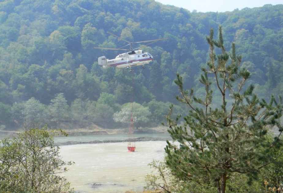 FHN-in helikopteri Gürcüstandakı meşə yanğınlarının söndürülməsi əməliyyatında iştirak edir