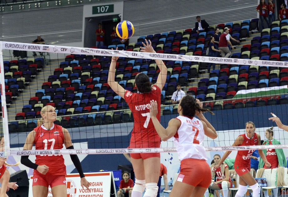 Qadın voleybolçular arasında Avropa çempionatının üçüncü gününə Bolqarıstan-Türkiyə görüşü ilə start verilib