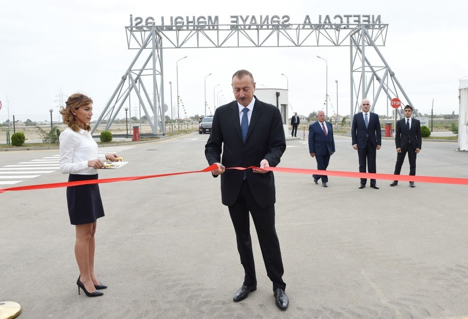Präsident Ilham Aliyev weiht Industriegebiet Nefttschala ein VIDEO