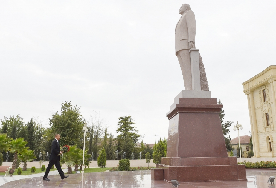 Staatspräsident Ilham Aliyev zu Besuch im Bezirk Salyan angekommen VIDEO