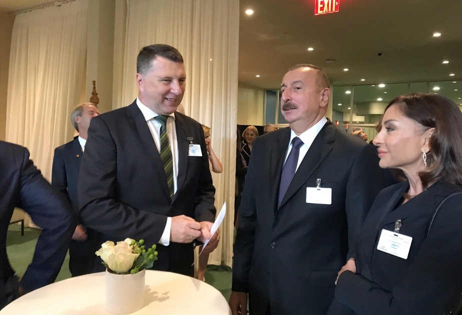 Fotos von Staatspräsident Ilham Aliyev und First Lady Mehriban Aliyeva, die während der Reise in die Vereinigten Staaten gemacht sind