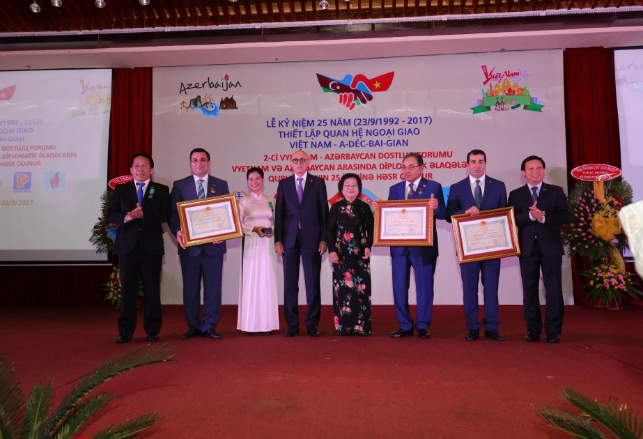 Vietnam-Azerbaijan Friendship Forum held