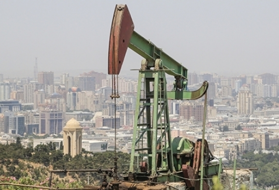 Баррель азербайджанской нефти продается дороже 60,5 доллара