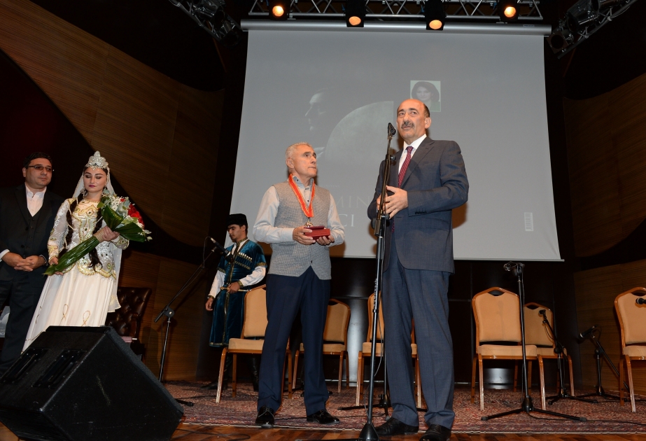 Xalq Artisti Alim Qasımov haqqında yazılmış “Muğamın meracı” kitabının təqdimatı olub VİDEO