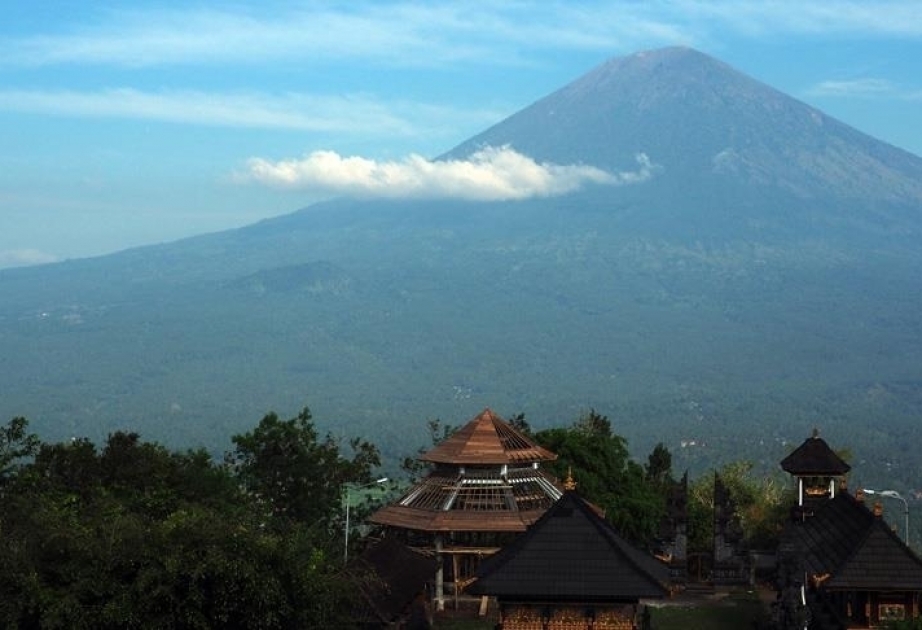 Observers fear Indonesian eruption as 50,000 evacuated