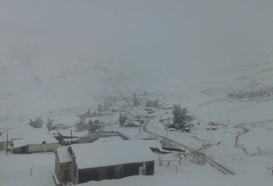 Erster September-Schnee in Aserbaidschan