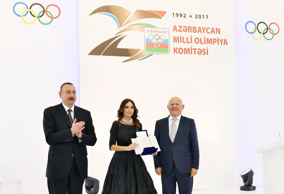 Azərbaycan Prezidenti İlham Əliyev Milli Olimpiya Komitəsinin 25 illik yubileyinə həsr olunmuş təntənəli mərasimdə iştirak edib YENİLƏNİB 3 VİDEO