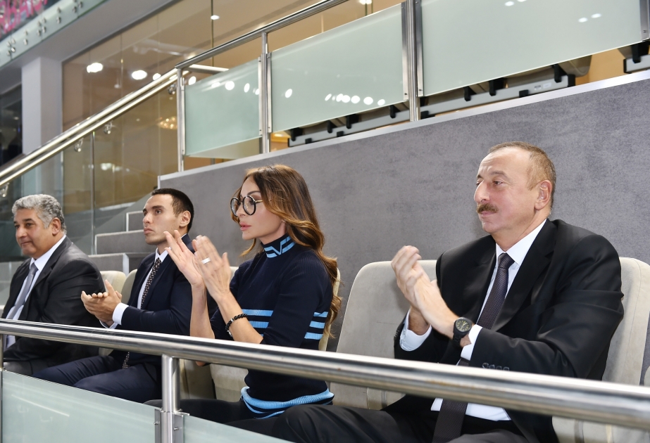 Volleyball-EM 2017: Aserbaidschan im Halbfinale  Staatspräsident Ilham Aliyev und First Lady Mehriban Aliyeva sahen dem Spiel zu VIDEO