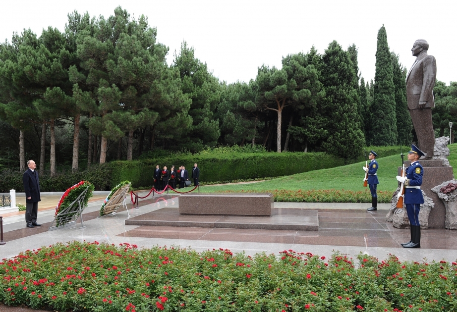 Secretary of Russian Security Council pays respect to national leader Heydar Aliyev
