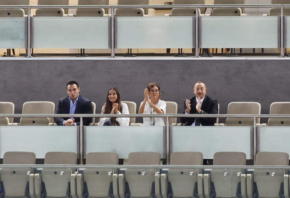 Azerbaijan will play for bronze of women’s EuroVolley  President Ilham Aliyev and first lady Mehriban Aliyeva watched the national team`s game