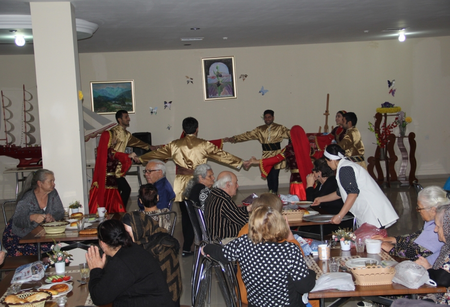 Bakı Uşaq Teatrının kollektivi ahıllarla görüşüb